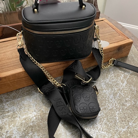 Betsey Johnson “ORGANIZE WITH ME” Removable Pouch Black XOBright
Crossbody bag - Picture 9 of 12